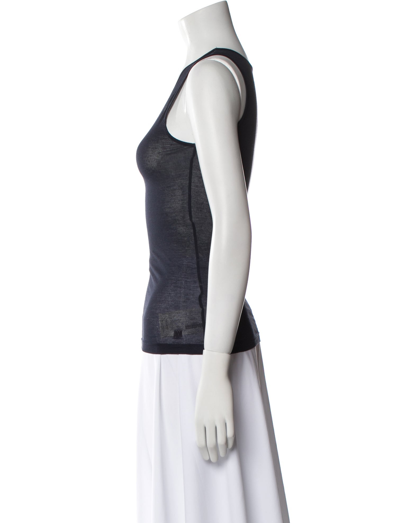 AMI Scoop Neck Sleeveless Top