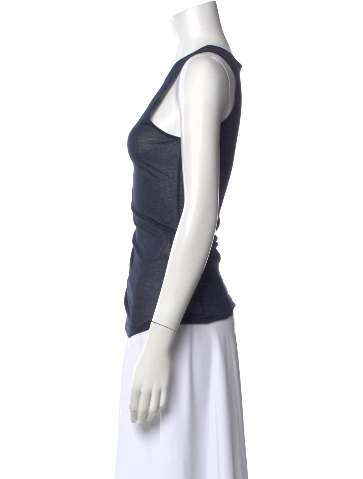 AMI Scoop Neck Sleeveless Top