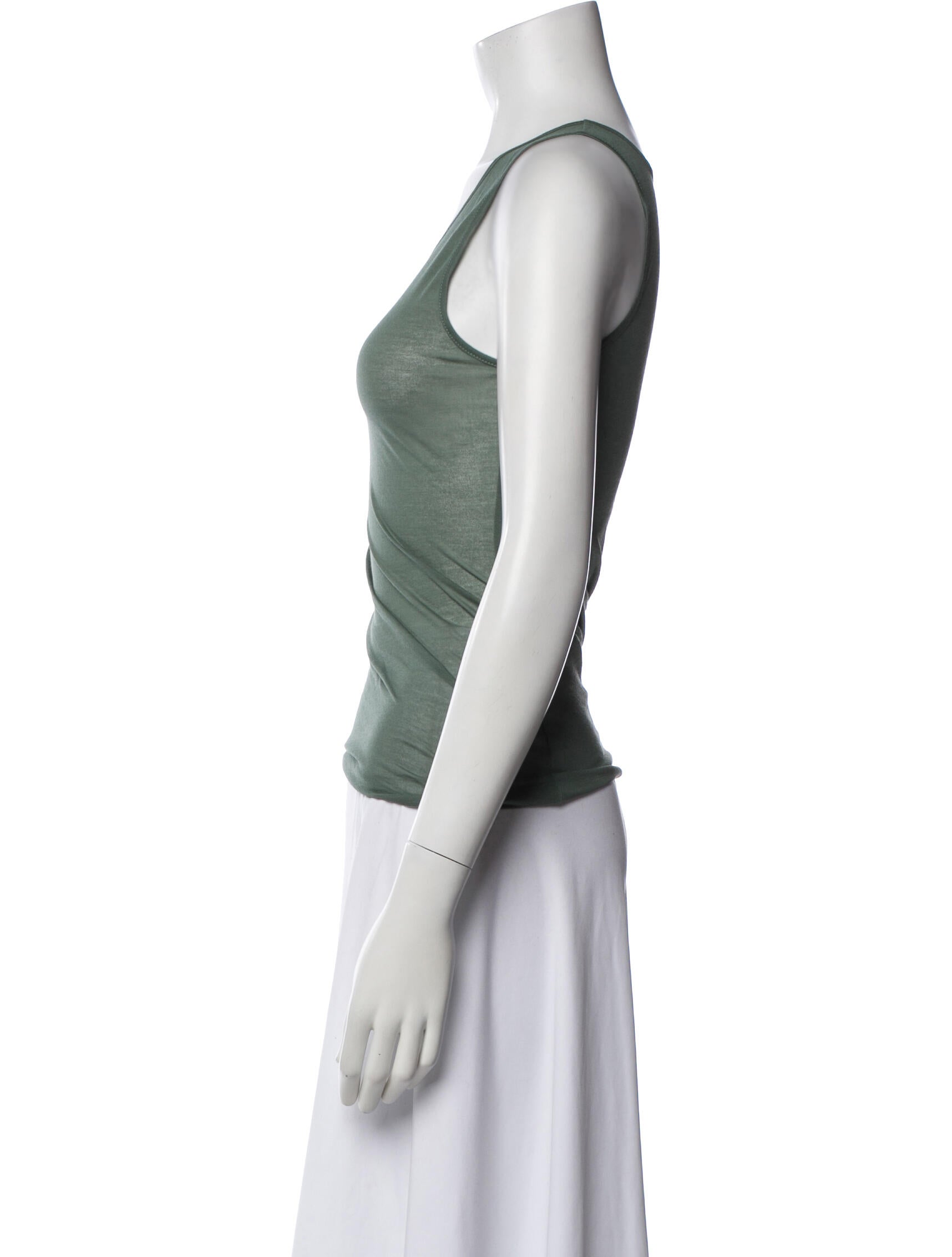 AMI Scoop Neck Sleeveless Top