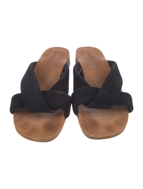 A Détacher Suede Slides