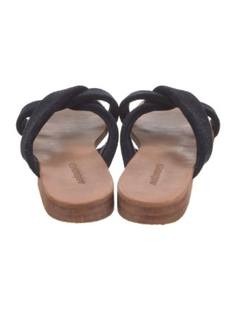A Détacher Suede Slides