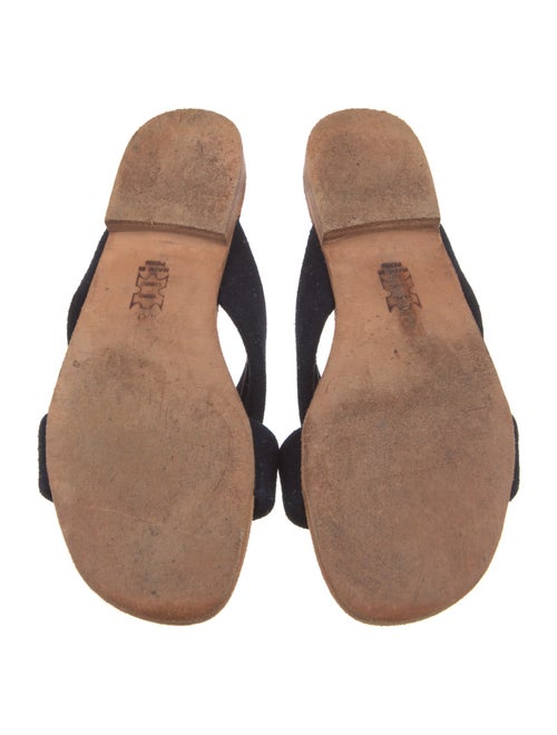 A Détacher Suede Slides