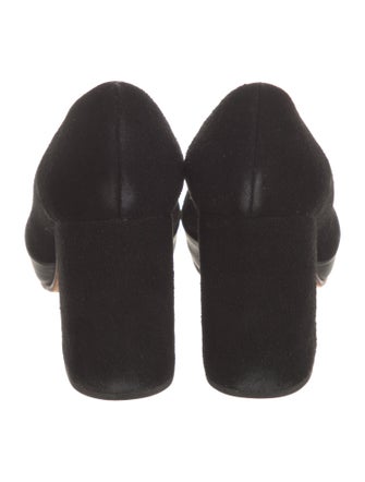 A Détacher Suede Pumps