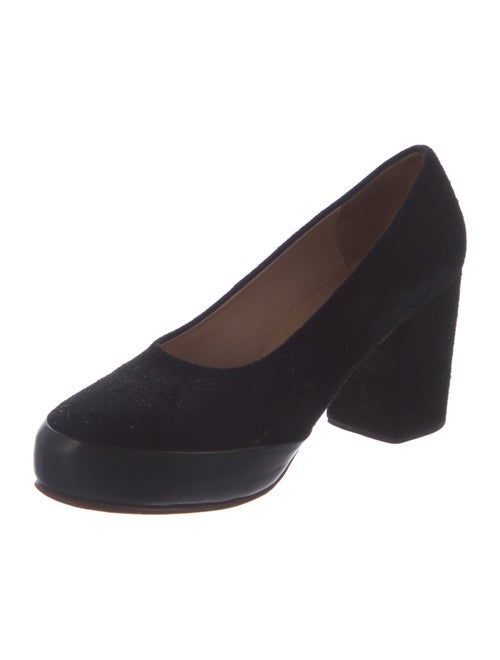 A Détacher Suede Pumps