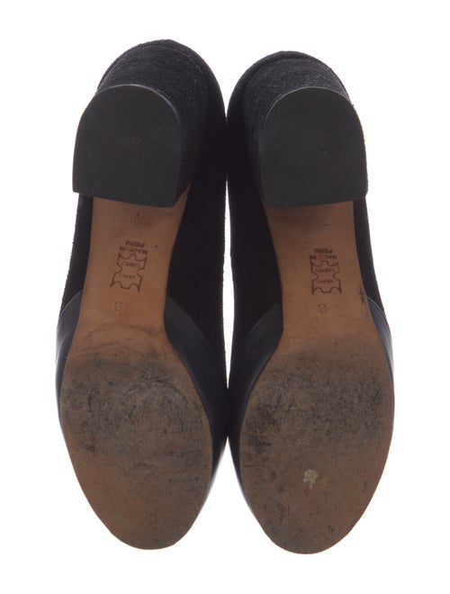 A Détacher Suede Pumps