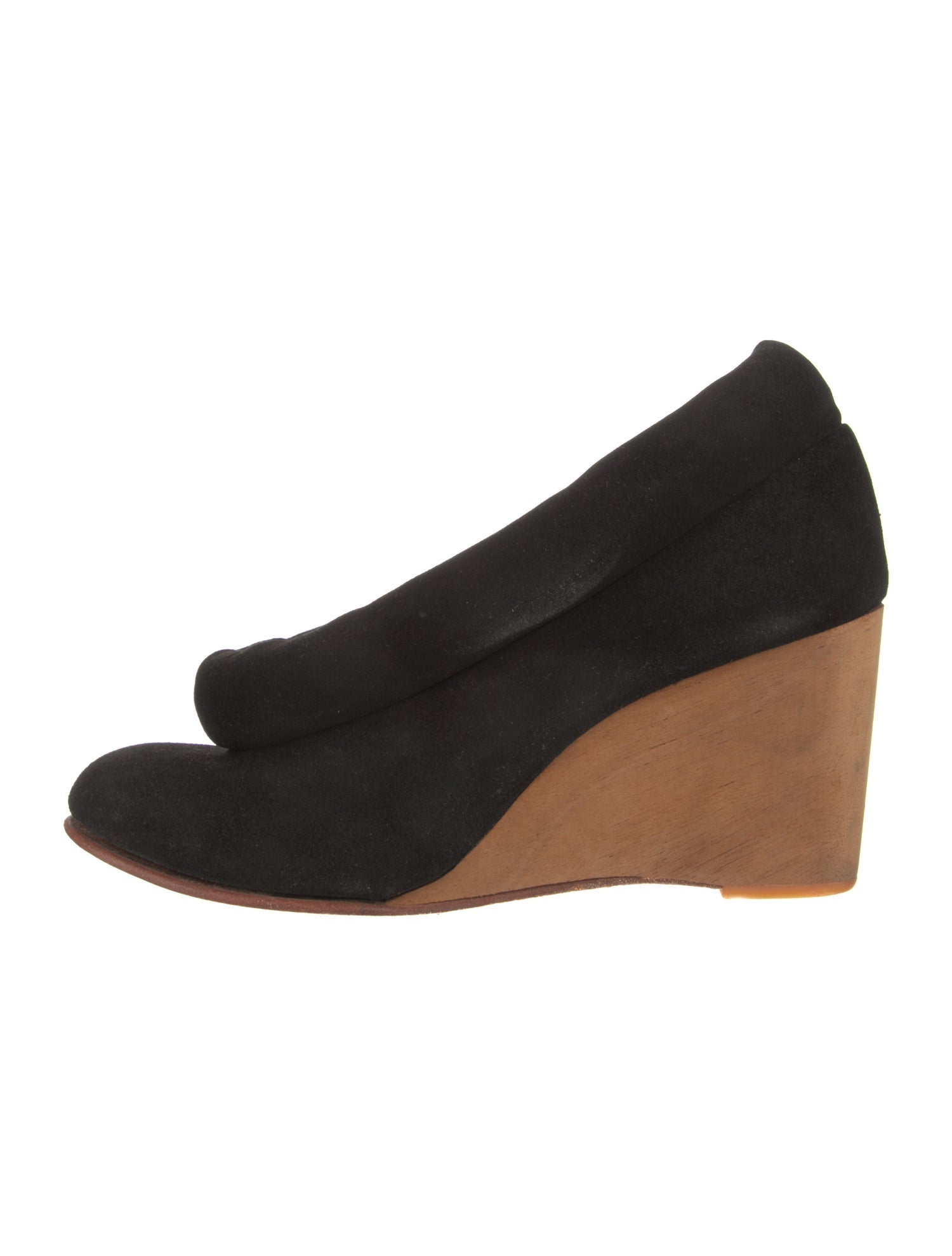 A Détacher Suede Pumps