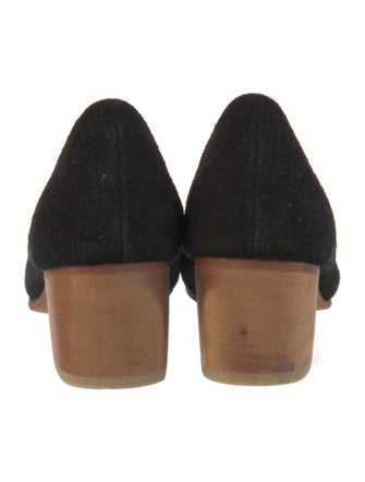 A Détacher Suede Pumps