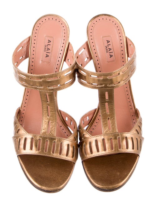 Alaïa Leather Cutout Accent T-Strap Sandals