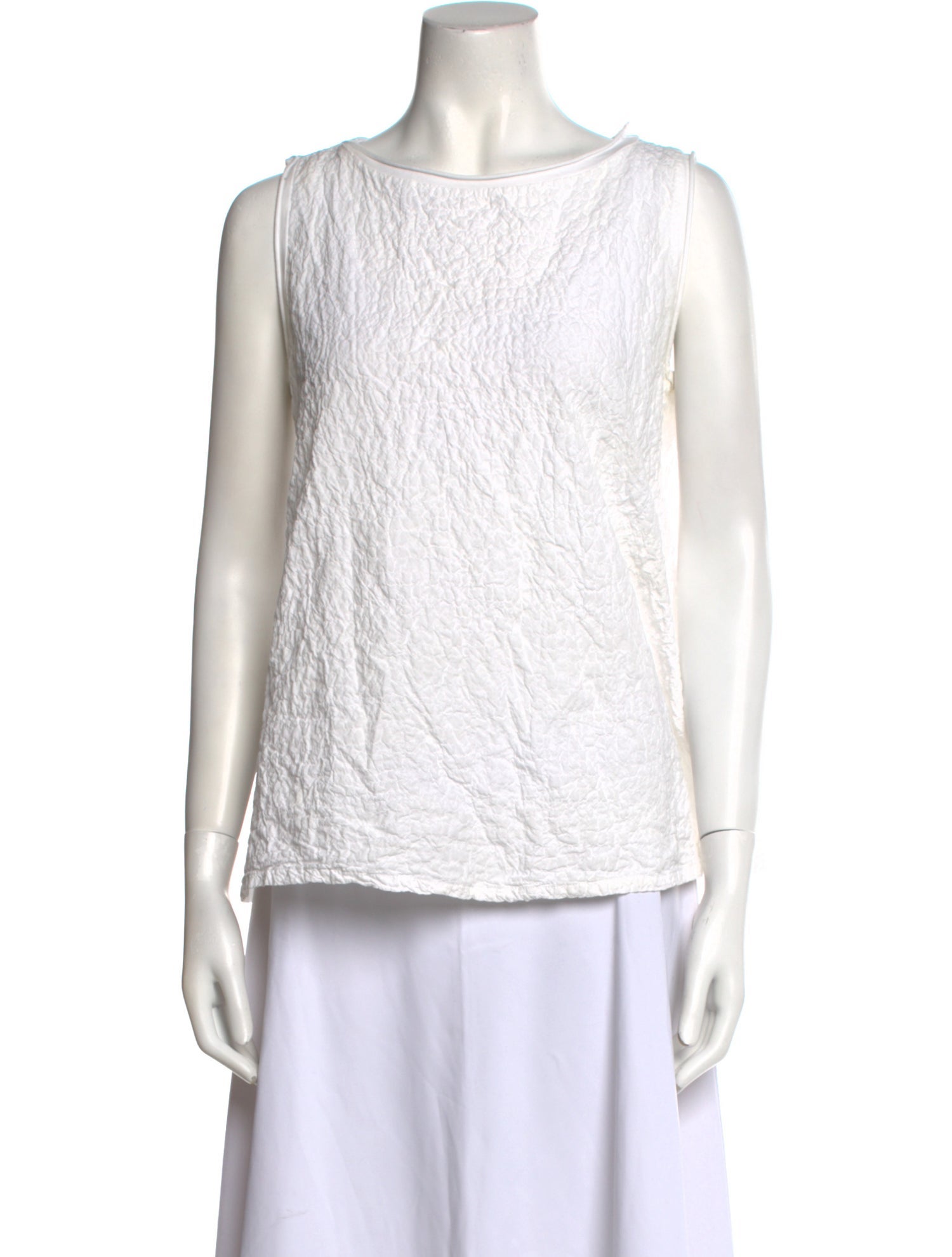 LABO.ART Bateau Neckline Sleeveless Top