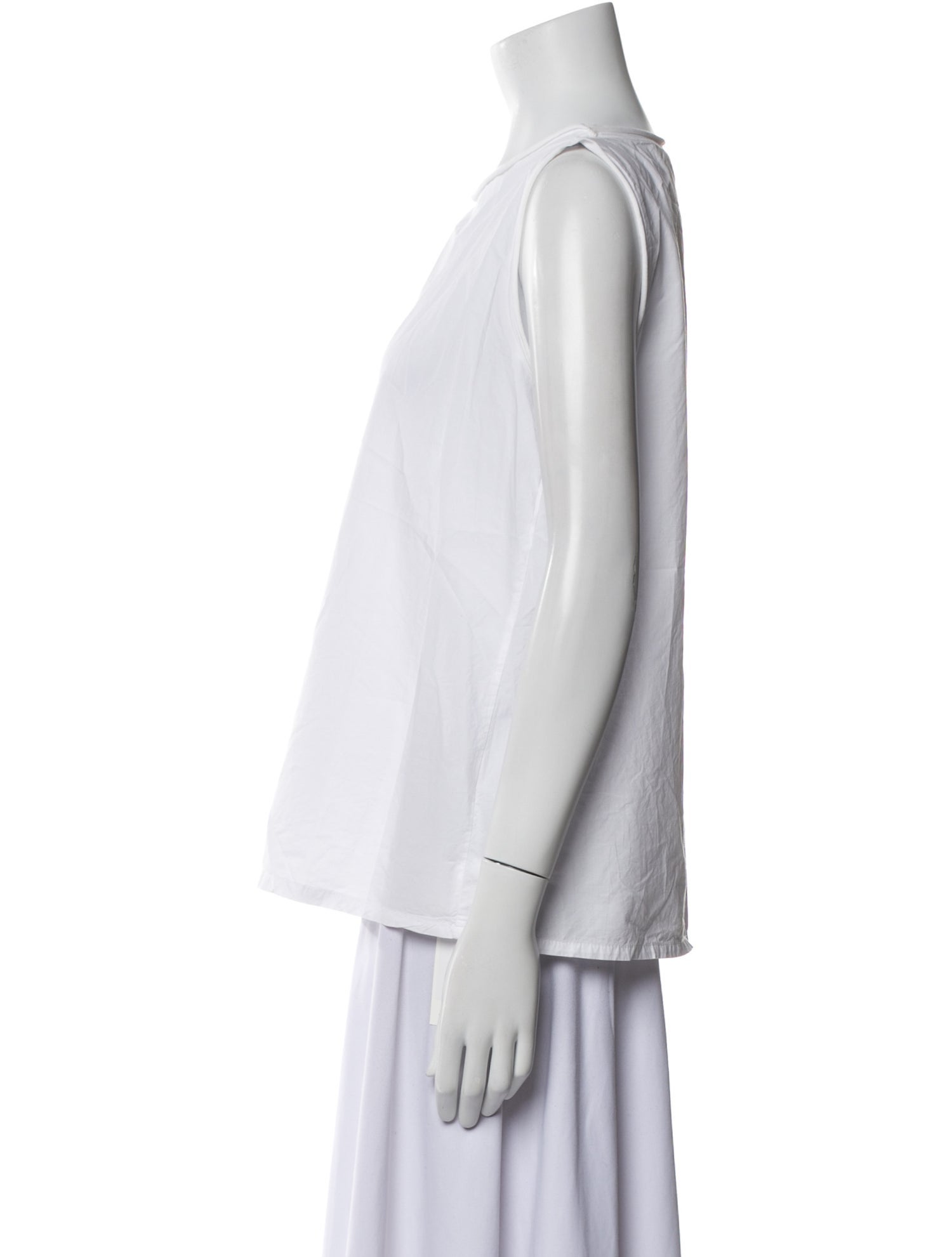 LABO.ART Scoop Neck Sleeveless Top