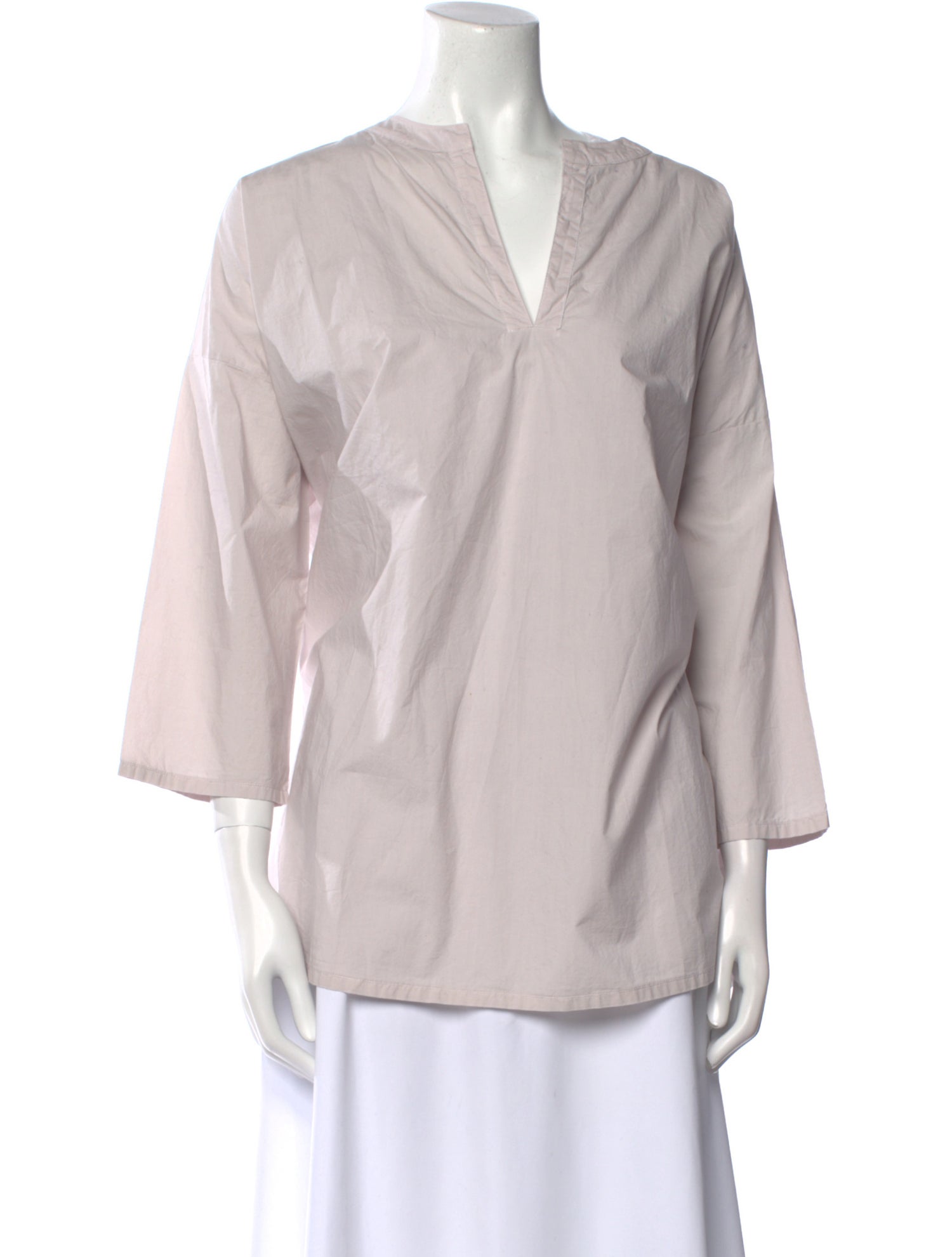 LABO.ART V-Neck Three-Quarter Sleeve Blouse
