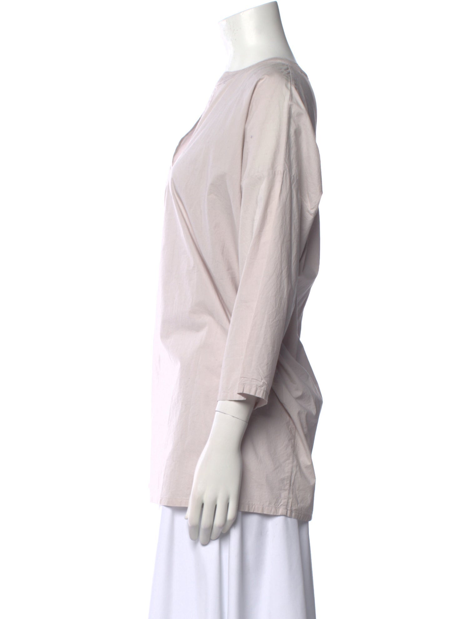 LABO.ART V-Neck Three-Quarter Sleeve Blouse