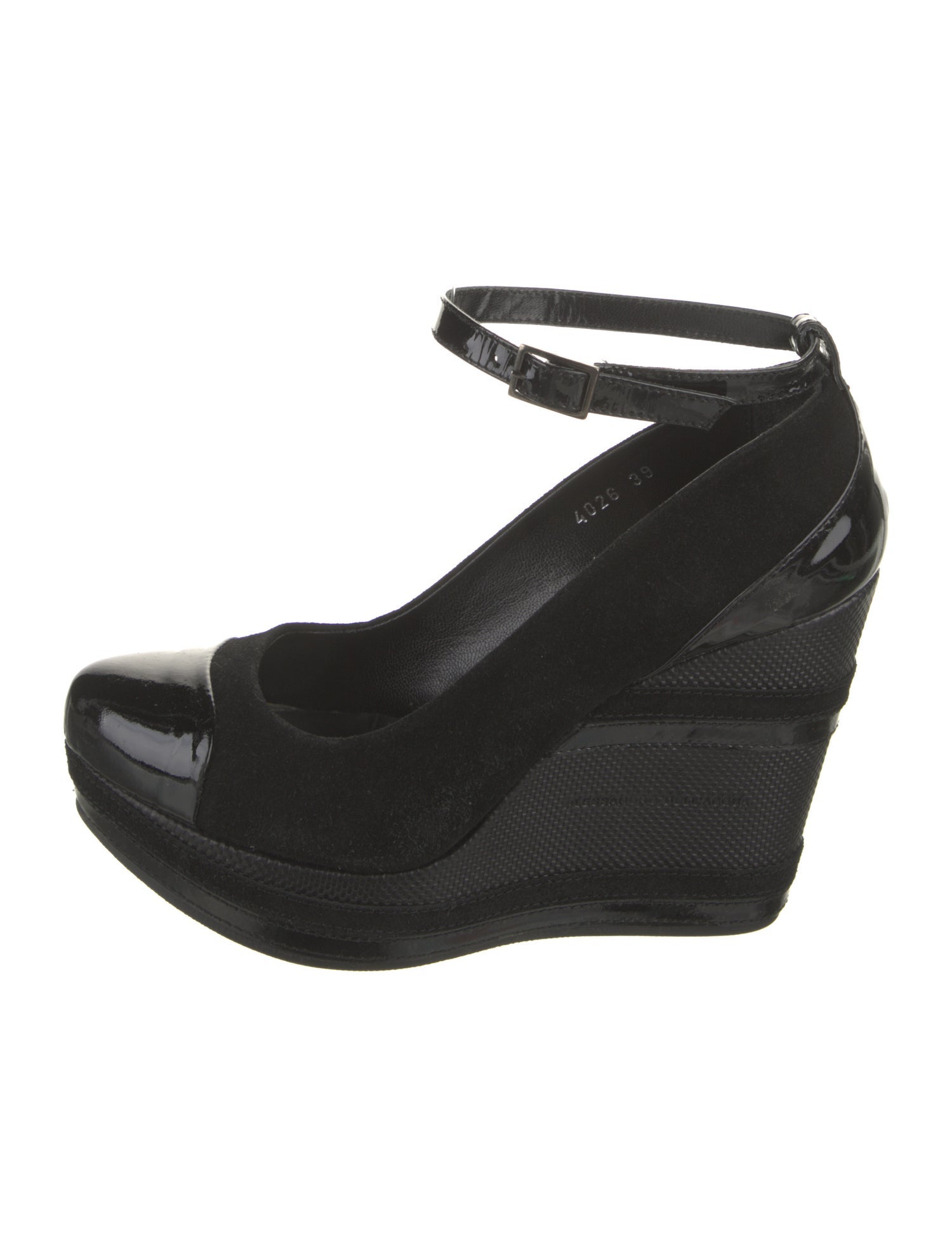 Alessandro Dell'Acqua Suede Pumps