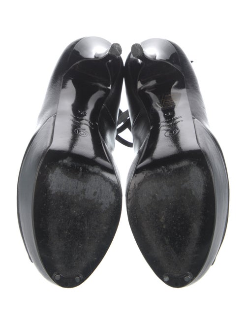 Alexander McQueen Leather Cutout Accent Pumps