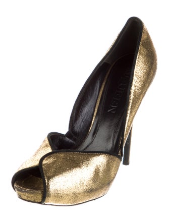 Alexander McQueen Leather D'Orsay Pumps
