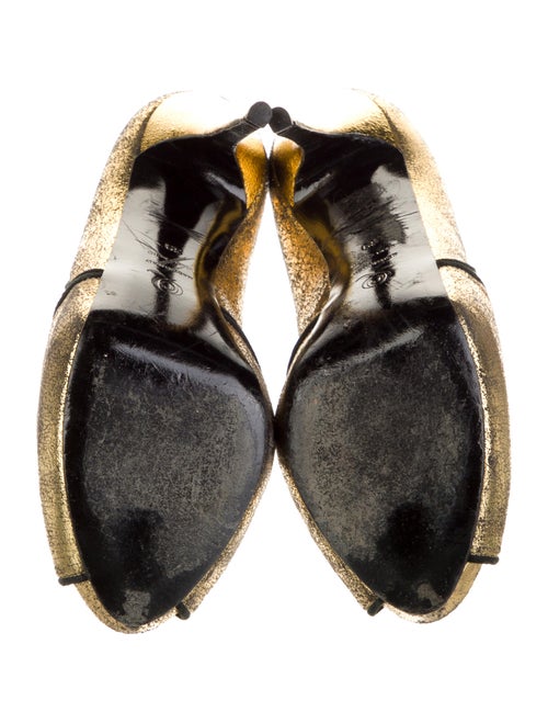 Alexander McQueen Leather D'Orsay Pumps