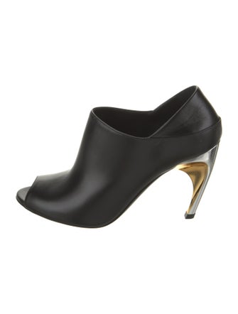 Alexander McQueen Leather Pumps