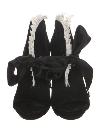 Alexander McQueen Velvet Ruffle Embellishment Pumps