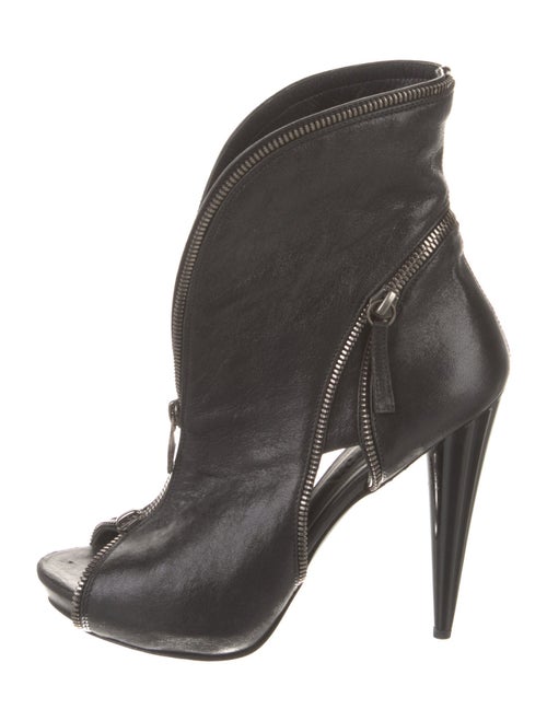 Alexander McQueen Leather D'Orsay Pumps