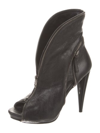 Alexander McQueen Leather D'Orsay Pumps