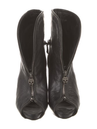 Alexander McQueen Leather D'Orsay Pumps