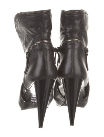Alexander McQueen Leather D'Orsay Pumps