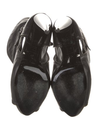 Alexander McQueen Leather D'Orsay Pumps