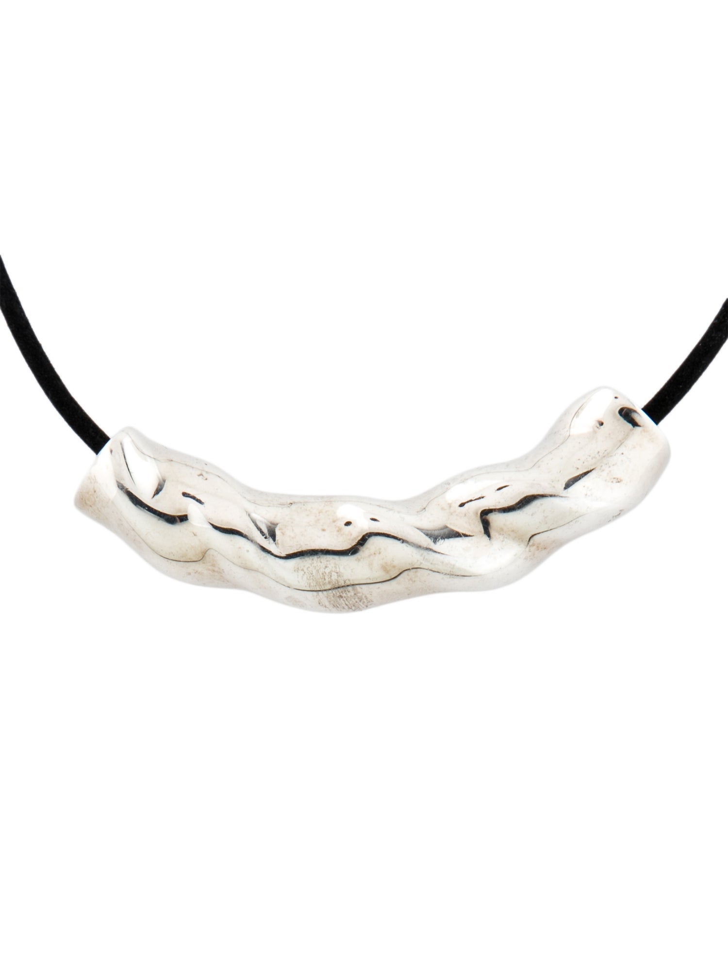 Agmes Pendant Necklace