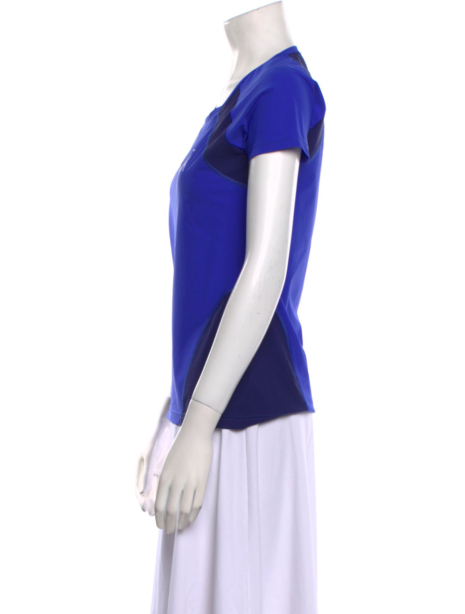 Aman Scoop Neck Short Sleeve T-Shirt