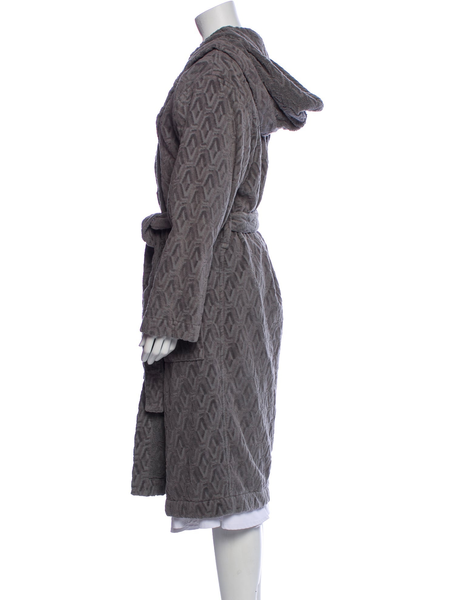 Aman Embroidered Accent Robe