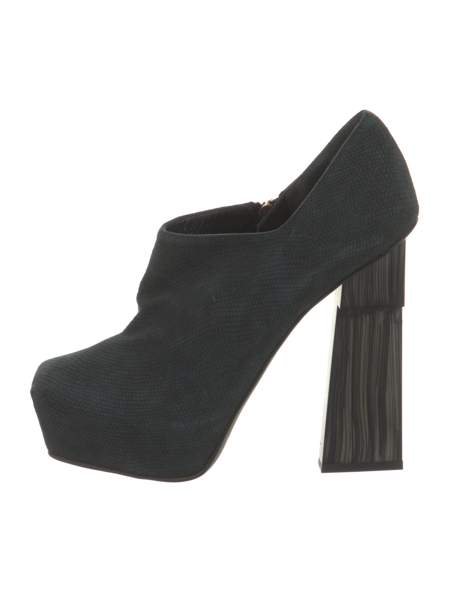 Aperlai Suede Pumps