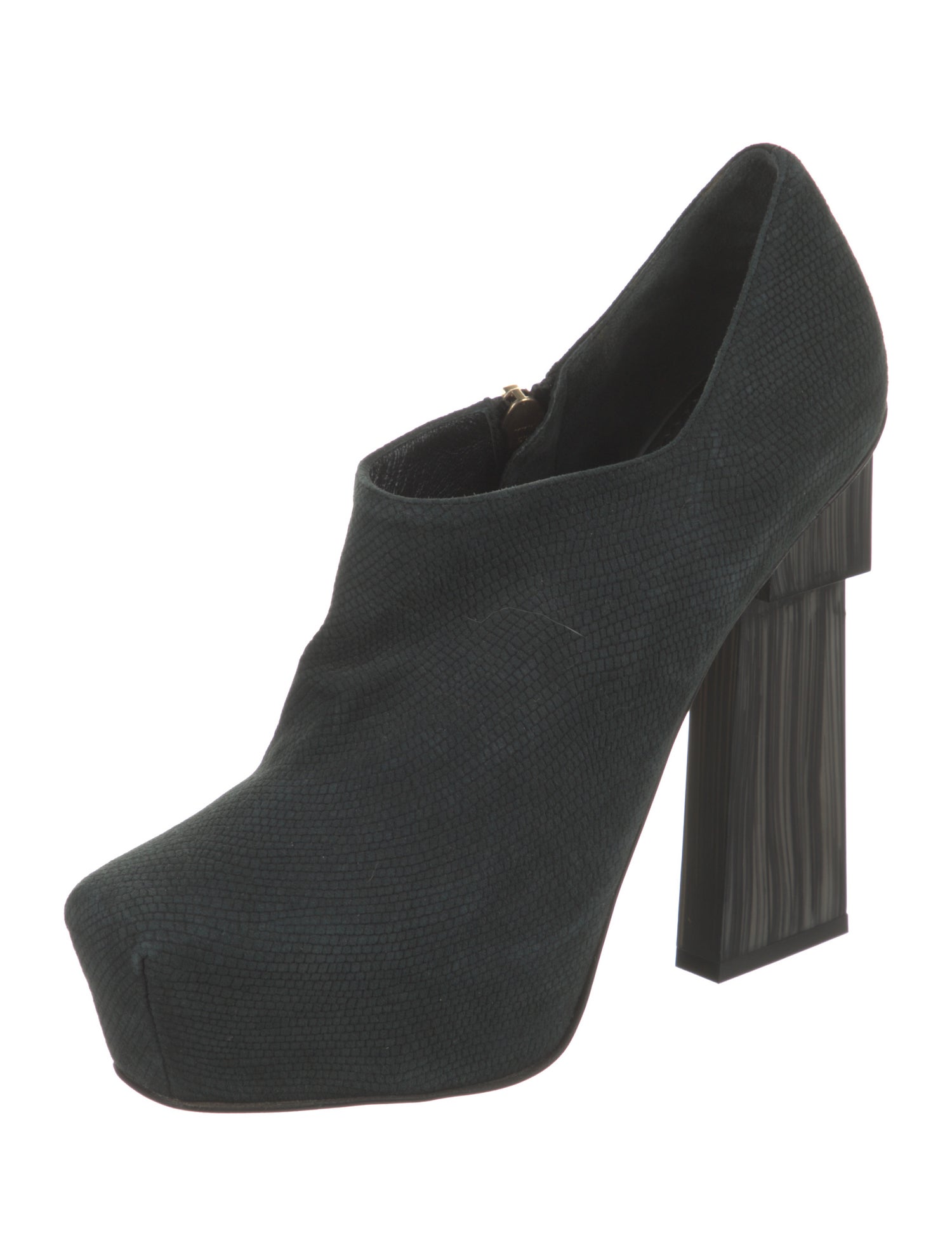 Aperlai Suede Pumps