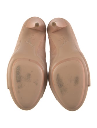Aperlai Suede Pumps