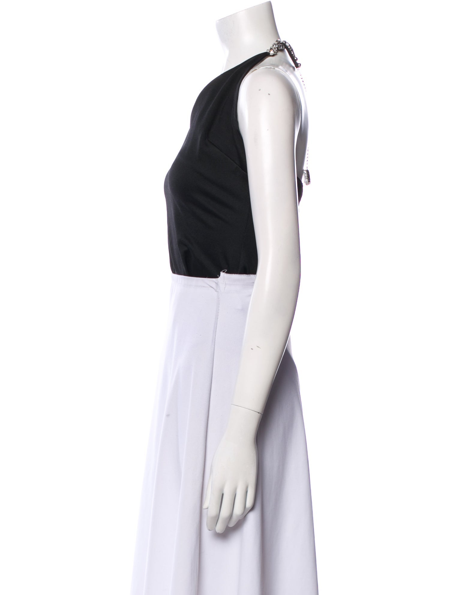 Area V-Neck Sleeveless Crop Top
