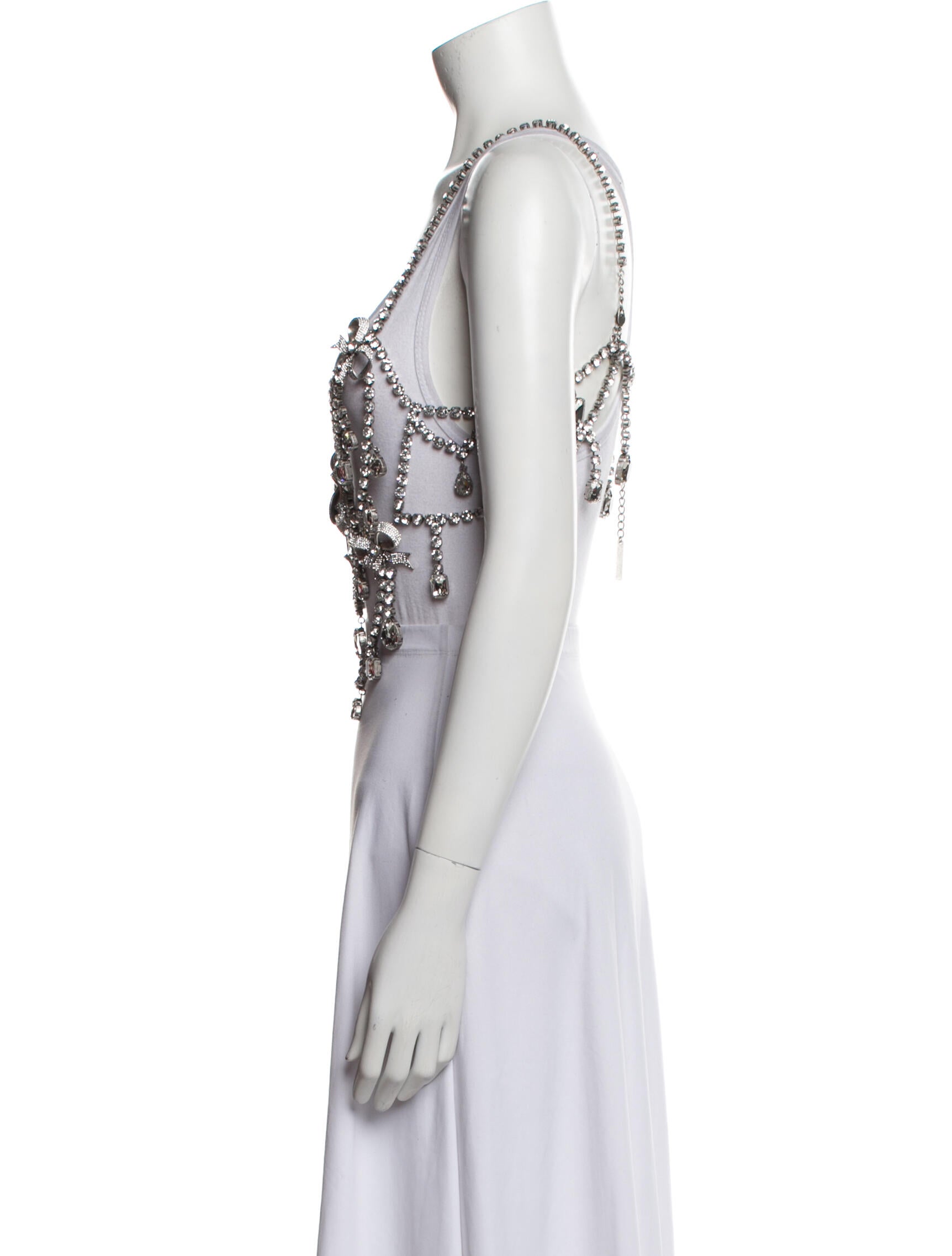 Area V-Neck Sleeveless Crop Top