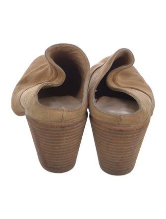 Avellano Suede Mules
