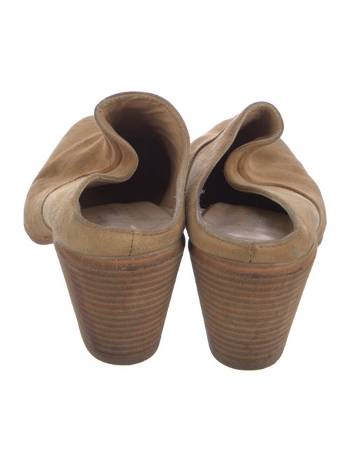 Avellano Suede Mules