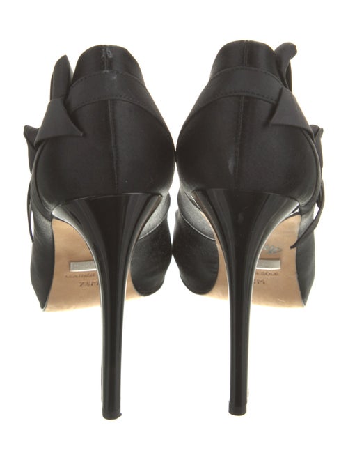 Badgley Mischka Satin Bow Accents Pumps