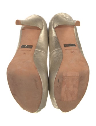 Badgley Mischka Leather Pumps