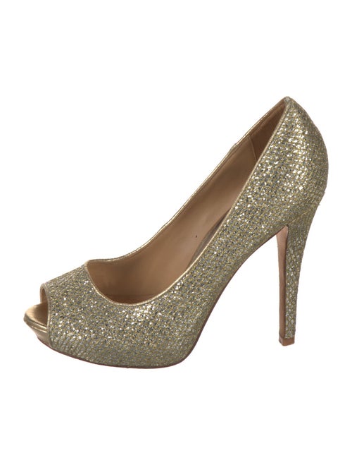 Badgley Mischka Glitter Accents Pumps