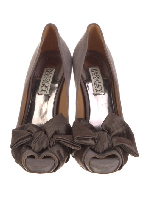 Badgley Mischka Suede Bow Accents Pumps