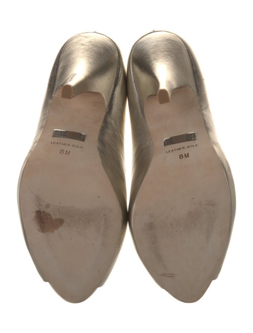 Badgley Mischka Leather Crystal Embellishments Pumps