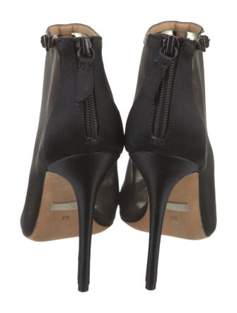 Badgley Mischka Mesh Lace Pattern Pumps