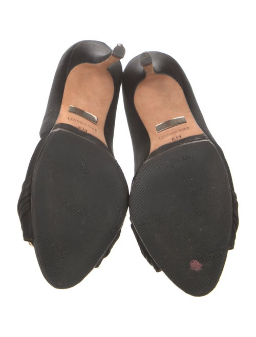 Badgley Mischka Satin Bow Accents Sandals