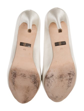 Badgley Mischka Satin Crystal Embellishments Pumps