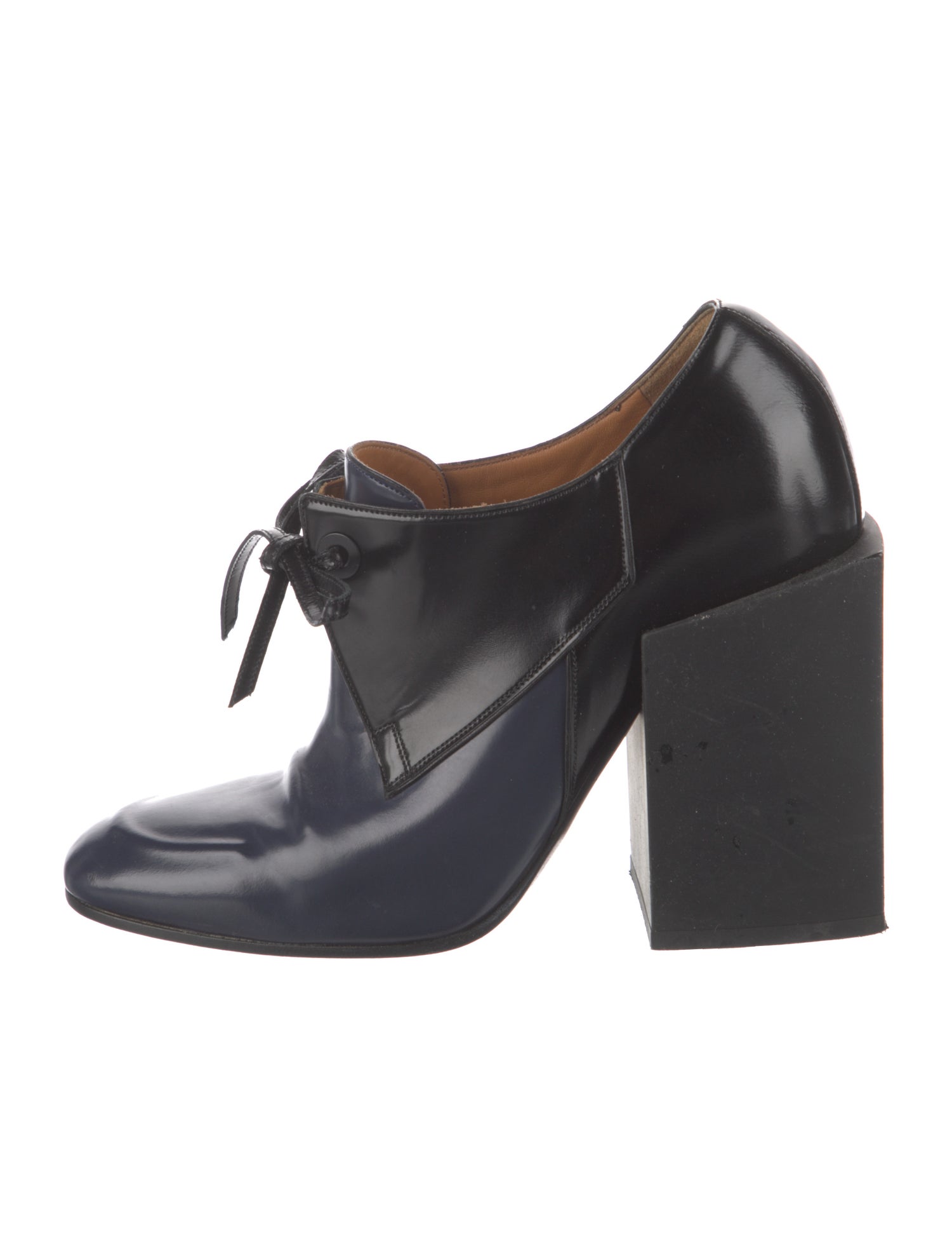 Balenciaga Leather Pumps