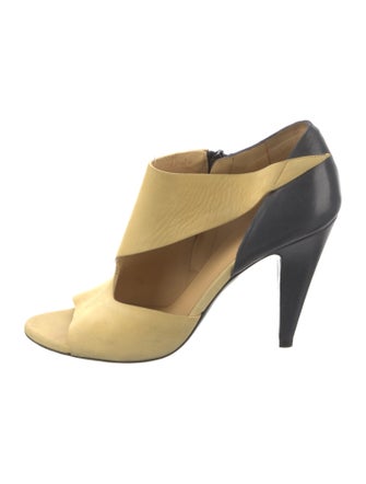 Balenciaga Leather D'Orsay Pumps