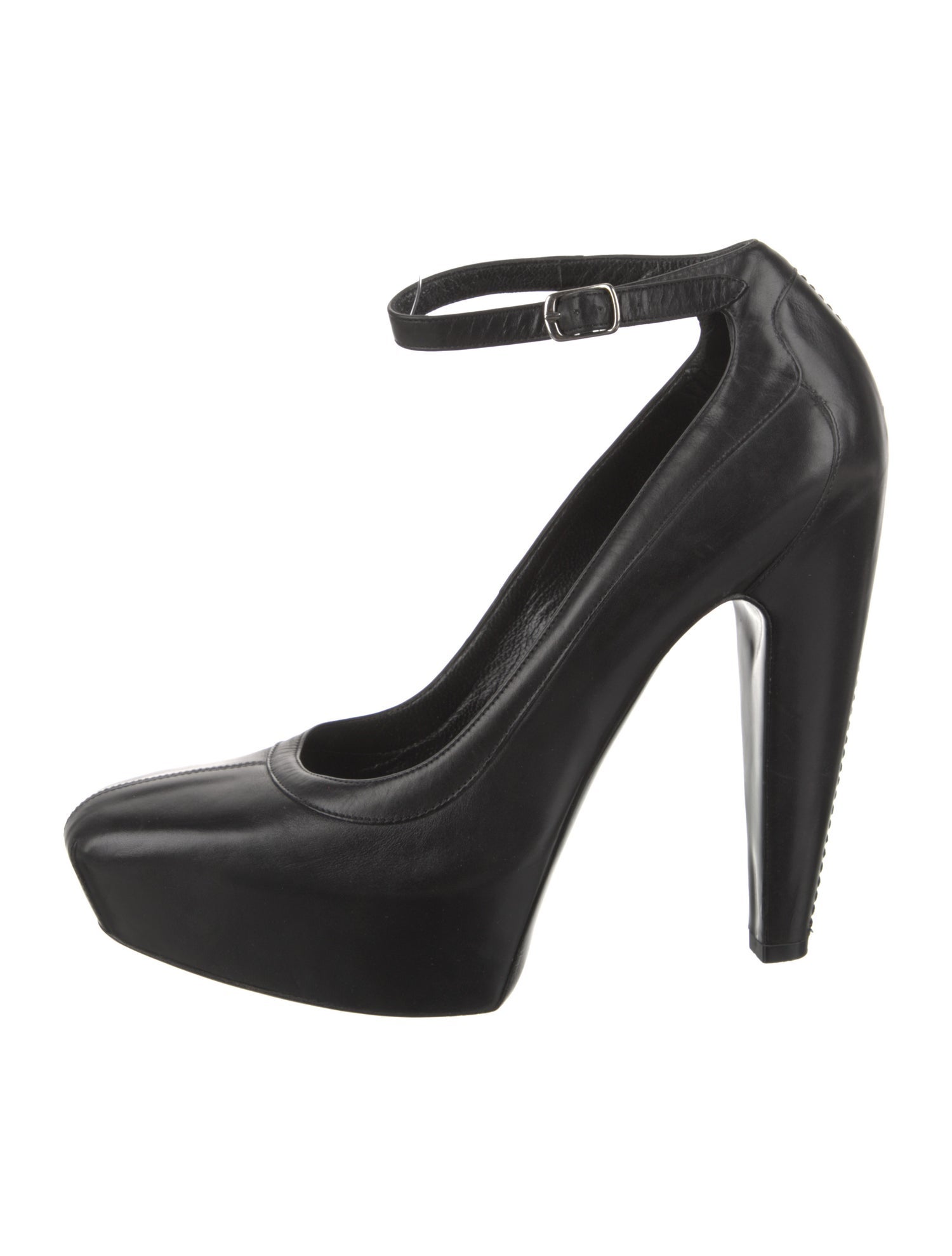 Balenciaga Leather Pumps