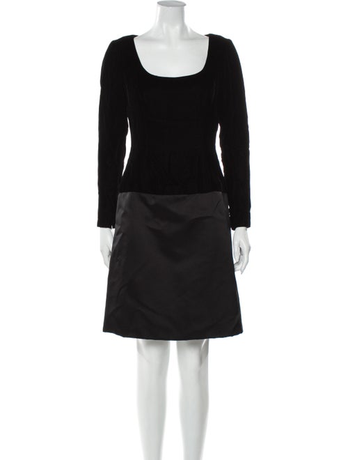 Bill Blass Scoop Neck Knee-Length Dress Black