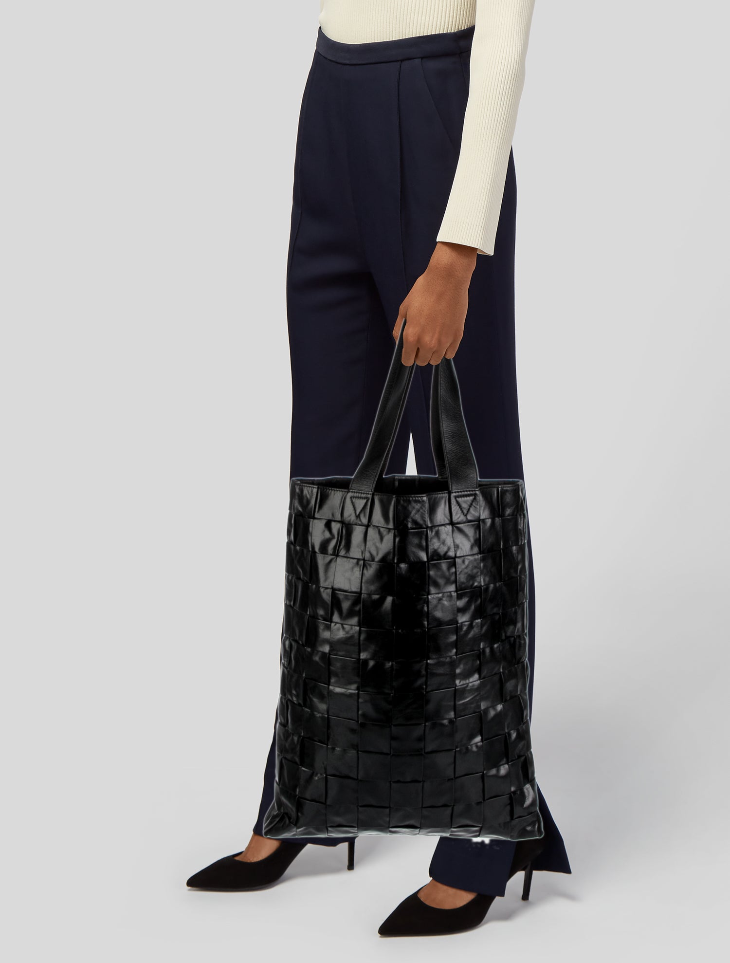Bottega Veneta Maxi Intrecciato Cassette Tote - Black Totes